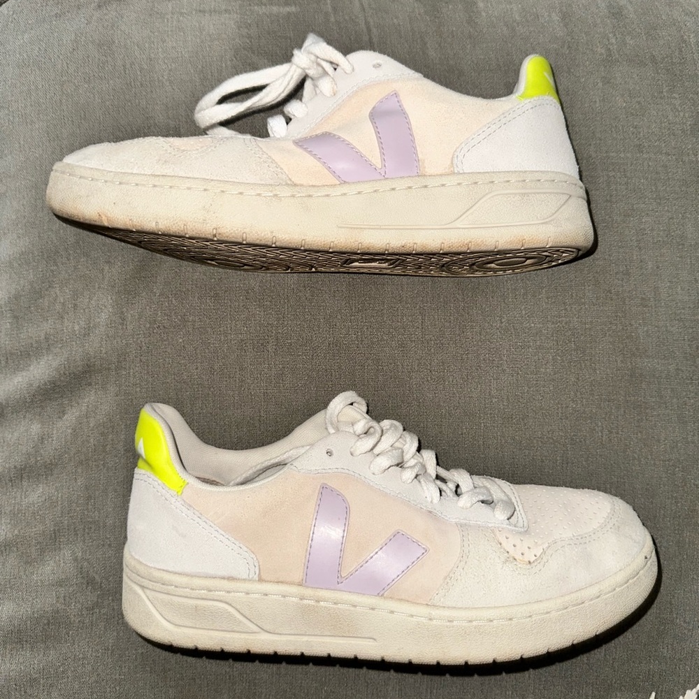 Veja V-10 Multico Sable/Parme shoes